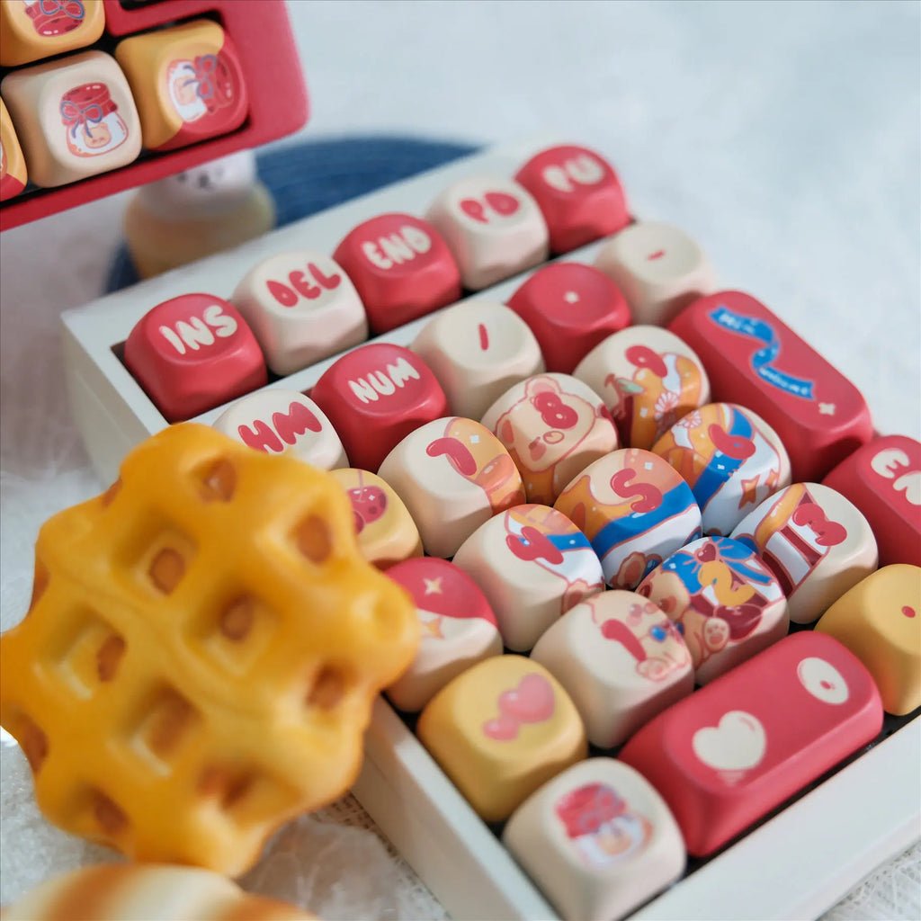Gourmet Bear Theme Keycaps 125/141 Key Moa Height Five Sided Heat Sublimation Red Cartoon Story Mechanical Keyboard Keycaps